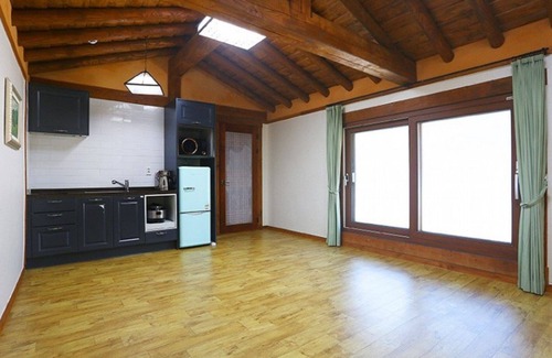 Pudo-gol House | Eco-Friendly Gongju Sangsin Heuljip Pension - 10/10 Rated Stay