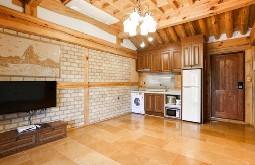 Gyeryong House | Eco-Friendly Gongju Solhyang Pension with Family Amenities