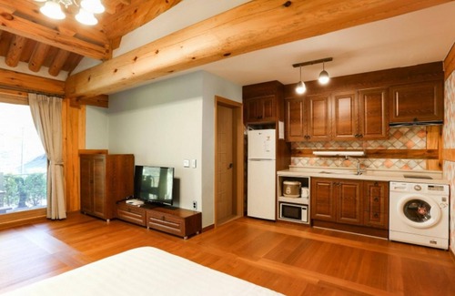 Gyeryong House | Eco-Friendly Gongju Solhyang Pension with Family Amenities
