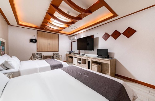 Gongju Hotel | Eco-Friendly Stay at Gongju White Castle with Breakfast