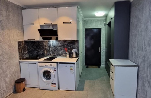 T'ba Apartment | Cozy Gonio: Family-Friendly Stay with Pool Access