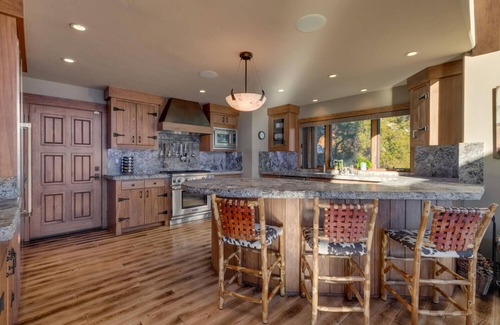 Crystal Bay House | Gonowabie Lodge: Lakefront Retreat with Spa and Pet-Friendly