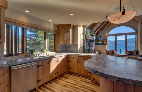 Crystal Bay House | Gonowabie Lodge: Lakefront Retreat with Spa and Pet-Friendly