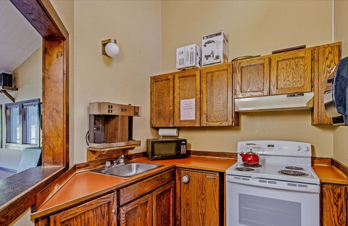 Adelma Beach Condo | Relaxing Getaway at Good Day Sunshine Townhome
