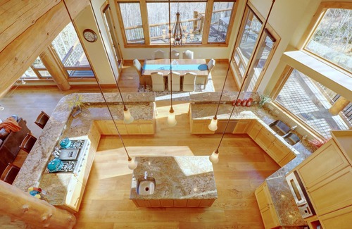 Three Peaks Cabin | Inviting 5 Bedroom Home with Pool & Spa on Two S Drive