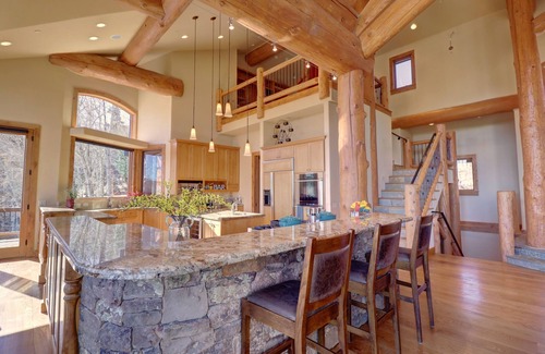 Three Peaks Cabin | Inviting 5 Bedroom Home with Pool & Spa on Two S Drive