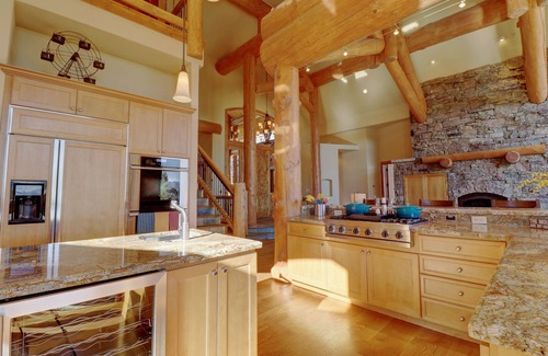 Three Peaks Cabin | Inviting 5 Bedroom Home with Pool & Spa on Two S Drive