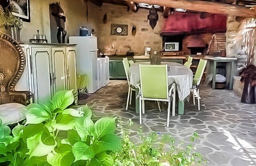 La Bastide-des-Jourdans House | Good equipment for this holiday home with heated pool in the Luberon.