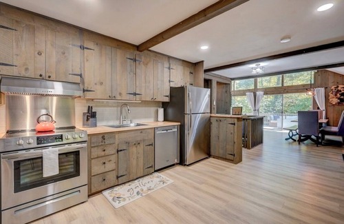 Cranmore Birches Ski Chalet | Ideal Good Friday Chalet | Steps to Village & Cranmore Mt