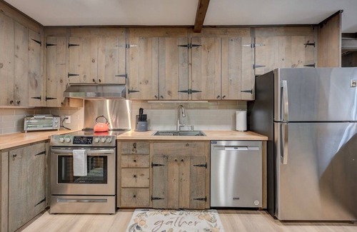 Cranmore Birches Ski Chalet | Ideal Good Friday Chalet | Steps to Village & Cranmore Mt
