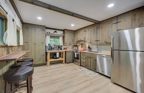 Cranmore Birches Ski Chalet | Ideal Good Friday Chalet | Steps to Village & Cranmore Mt
