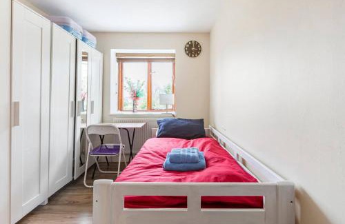 Farnborough and Crofton House | Enjoy Quality Rooms in London - Easy Access to Transport