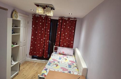Farnborough and Crofton House | Enjoy Quality Rooms in London - Easy Access to Transport