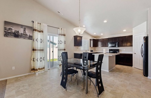 Kuna House | Discover a Great Stay with Breakfast & Family Amenities