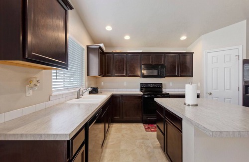 Kuna House | Discover a Great Stay with Breakfast & Family Amenities