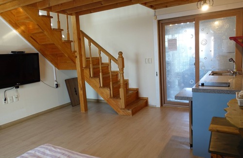 Gyeongju House | Relaxing Stay at Good Relation Villa with Lake Views
