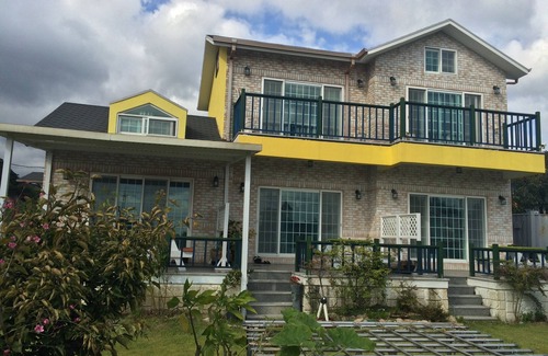 Gyeongju House | Relaxing Stay at Good Relation Villa with Lake Views
