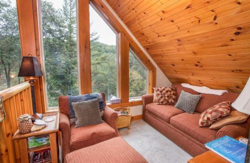Boone House | Experience Comfort at Good River Acres - Spa & Breakfast Included