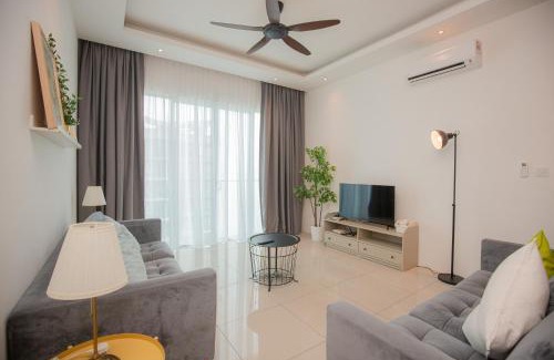 Kampung Sungai Nibong Apartment | Seaview Condo with Pool Near Queensbay, Family-Friendly Stay