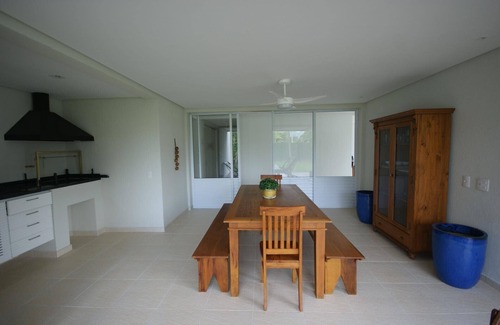 Juquehy Condo | Stylish Stay at Raízes de Juquehy, Steps from the Beach