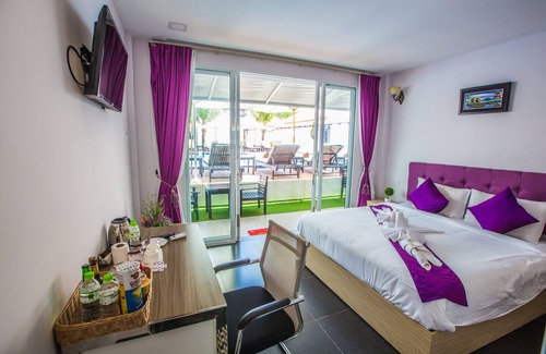 Mittakpheap Hotel | Family-Friendly Good Time Resort with Pool & Kitchen Access