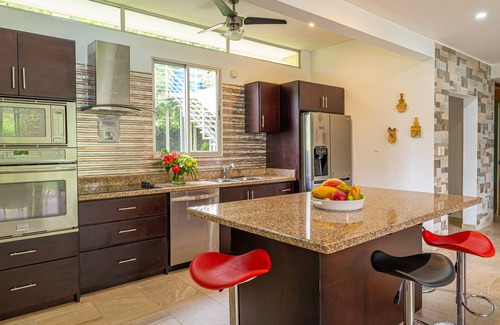 Valle Pura Vida House | Unforgettable Oceanfront Retreat in the Heart of Manuel Antonio