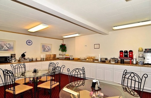 Ontario Hotel | Budget-Friendly Hotel with Indoor Pool & Free Breakfast
