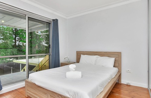 Booragul House | Relaxing Bayside Retreat with Private Pool & Family-Friendly Amenities