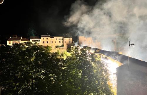 Limoux Apartment | Good Vibes Await: Family-Friendly Getaway