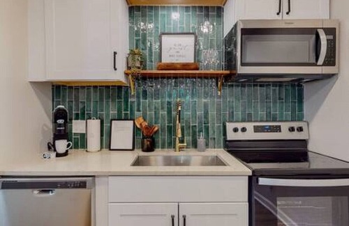 Central Arlington House | Good Vibes Getaway | Pet-Friendly Near Six Flags & TX Live