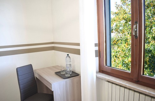 Pisa Apartment | Vibrant Pisa Double Room with Kitchen & Breakfast Included