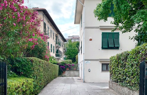 Pisa Apartment | Vibrant Pisa Double Room with Kitchen & Breakfast Included