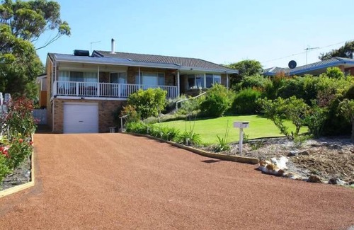 Goode Beach House | Beachfront Getaway at Goode Beach Retreat - Perfect for Families