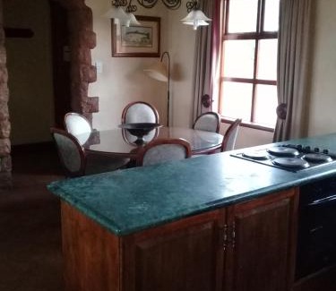 Emakhazeni Hotel | Discover Gooderson Kloppenheim Country Estate: 4-Star Retreat