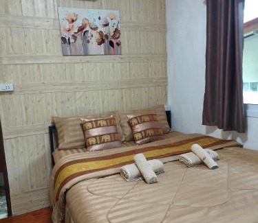 Ko Mook Bed & Breakfast | Guest Rated 10/10 at Goodluck Village House, Pet & Child Friendly
