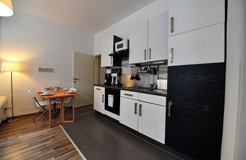 Ottakring Apartment | Discover Goodman’s Home 6: Spa, Breakfast & Family-Friendly