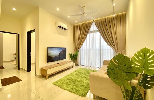 Central District Apartment | Convenient GoodVibes Twin Tower: Steps from JB CIQ & Town