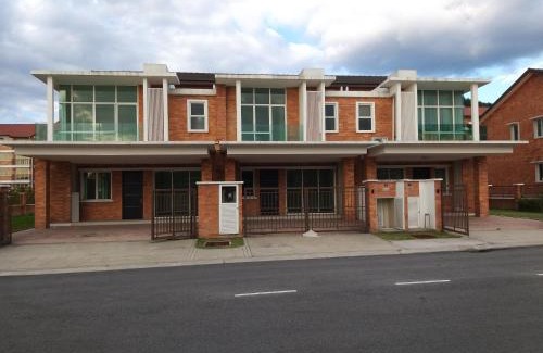 Kajang House | Pet-Friendly Getaway at Goodview Vacation Homestay, Kajang