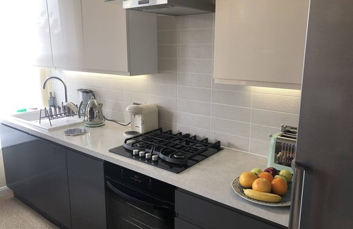 Askew Apartment | Elegant Apartment with Private Garden & Free Parking