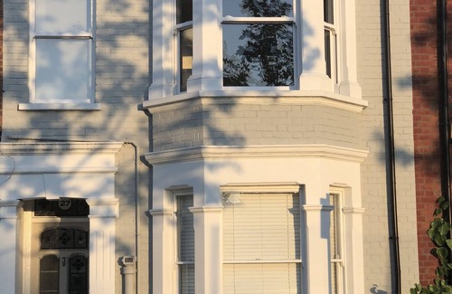 Askew Apartment | Elegant Apartment with Private Garden & Free Parking