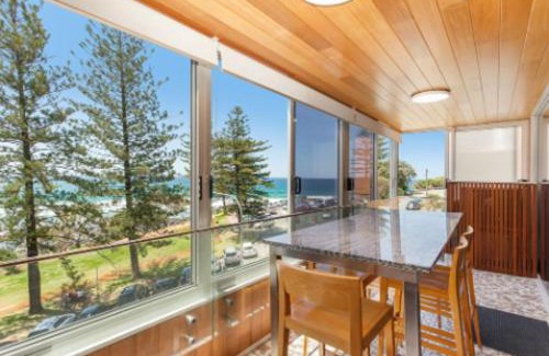 Burleigh Heads Apartment | Oceanfront Goodwin Towers - Family-Friendly Getaway Awaits