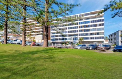 Burleigh Heads Apartment | Oceanfront Goodwin Towers - Family-Friendly Getaway Awaits