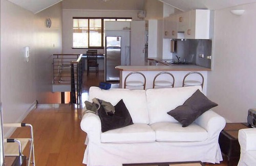 Fremantle House | Exceptional Goodys Harbour Views with Kitchen Amenities
