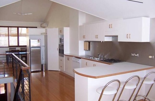 Fremantle House | Exceptional Goodys Harbour Views with Kitchen Amenities