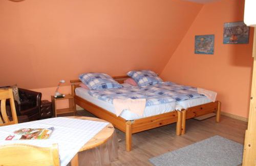 Tinnum Apartment | Googeswill Apartment 1: Family-Friendly with Kitchen Access