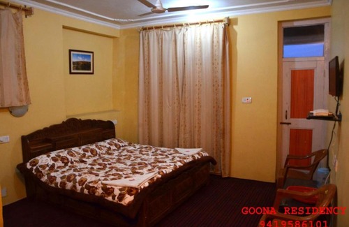Rajbagh House | Comfortable Goona Residency Guest House with Hot Tub