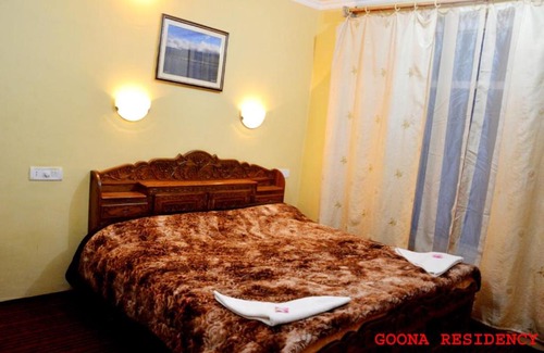 Rajbagh House | Comfortable Goona Residency Guest House with Hot Tub