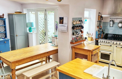 Appledore House | Goosander: Perfect 5-Bedroom Getaway with Great Amenities