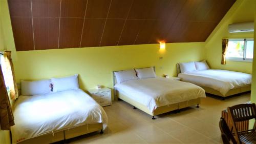Luye House | Cozy Goose House: Family-Friendly with Restaurant & Kitchen