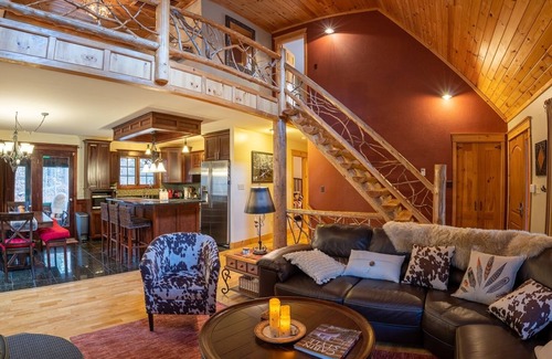Jay House | Gooseberry Lodge: Top-Rated Retreat with Spa and Hot Tub